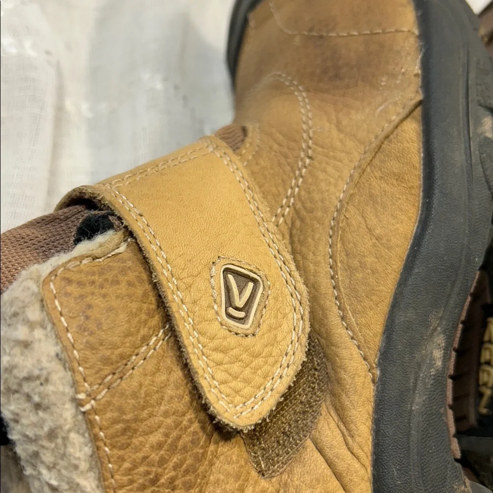Keen leather ankle booties stamped sz 4